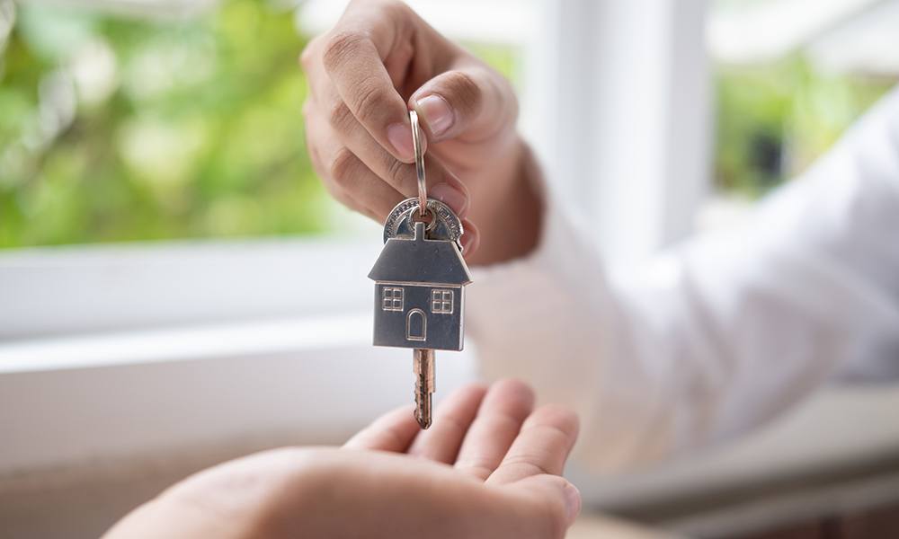 3 Key Benefits of Selling Your Home in a Buyer’s Market Buyer Image