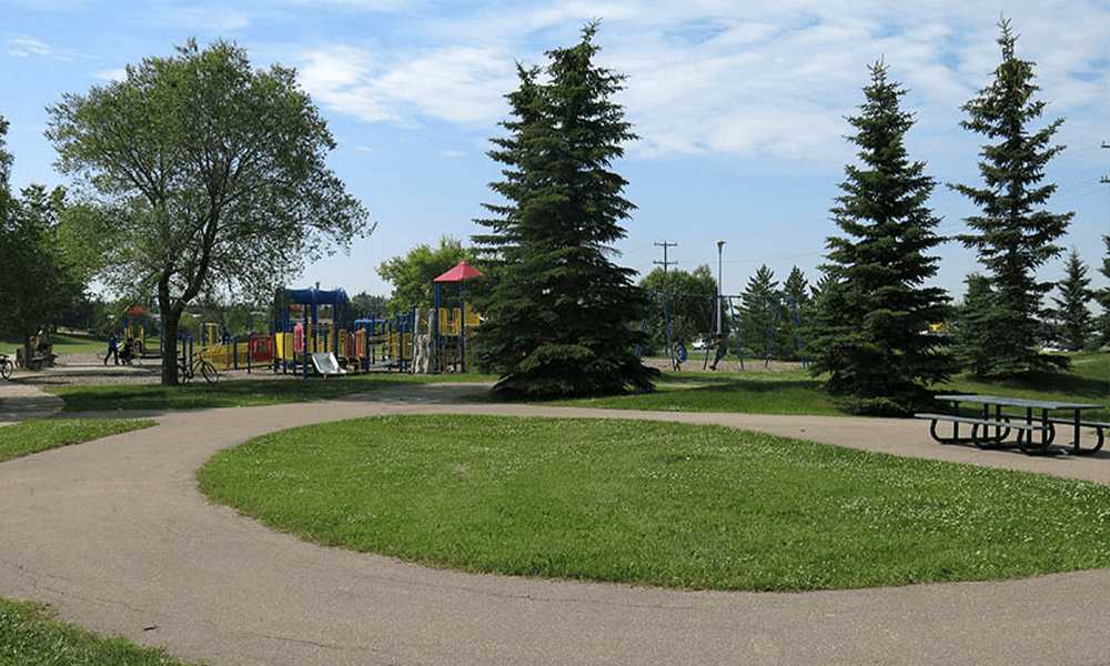 Edmonton’s Best Manufactured Home Communities: Maple Oak Ridge Playground Image