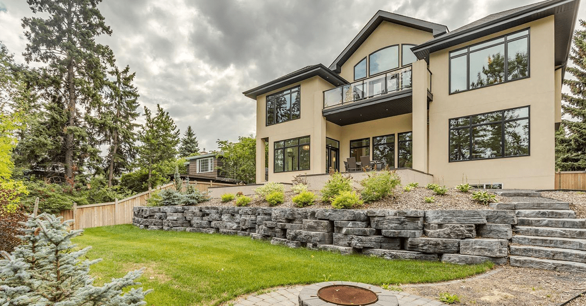 Luxury Living in Edmonton: Jagare Ridge (Hays Ridge) Back Yard Image